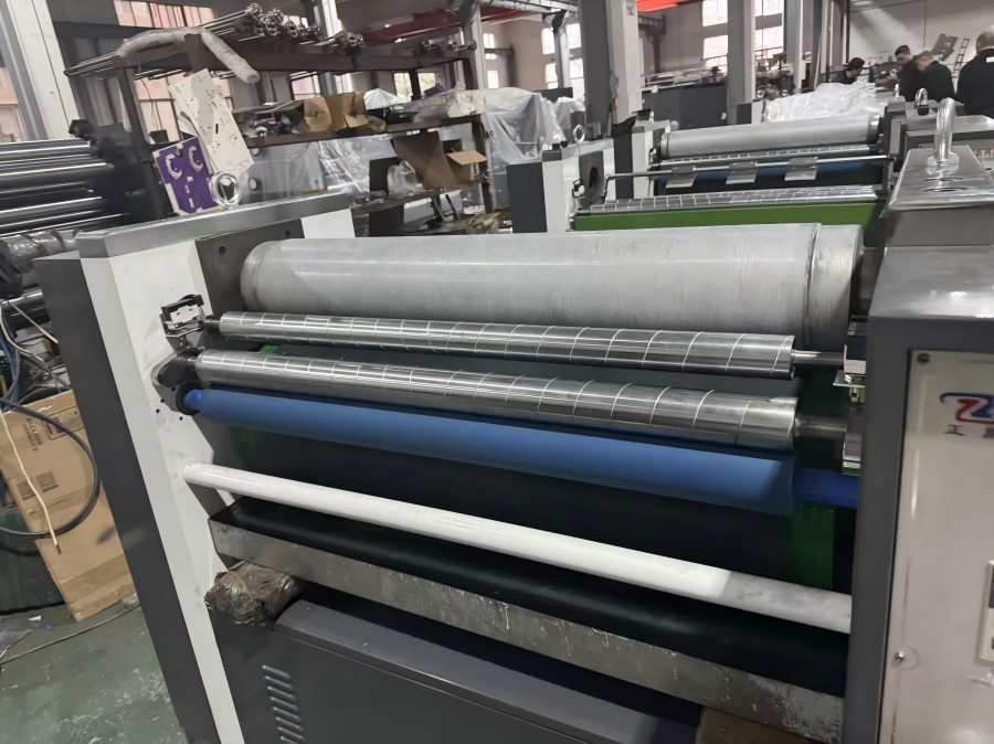 NEW STARの工業用エンボス加工機 YF-920C 生産開始！